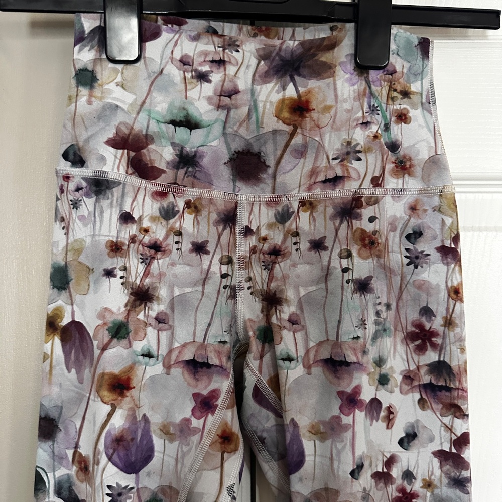 Lululemon High Rise Floral Yoga Leggings Size 4 Lilac Purple